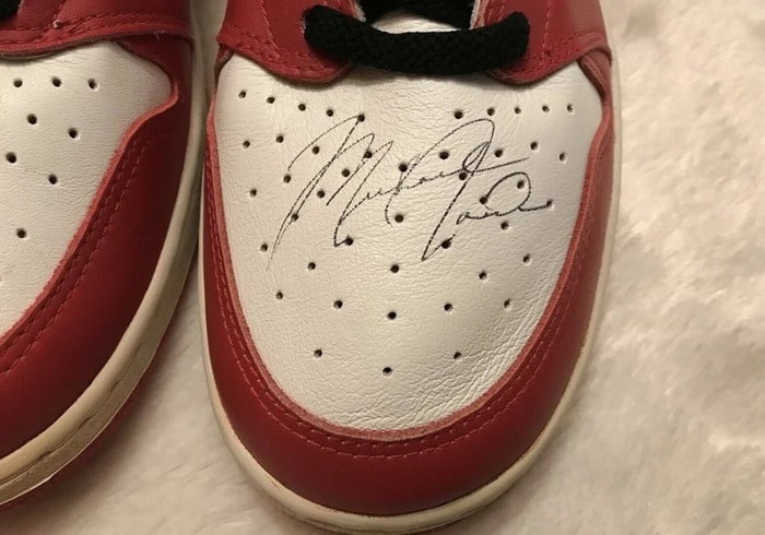 Air Jordan 1 (1985) с автографом